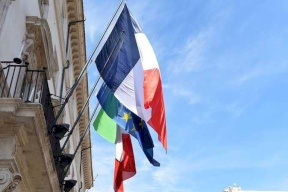 فرنسا تستدعي سفيرها في إيطاليا