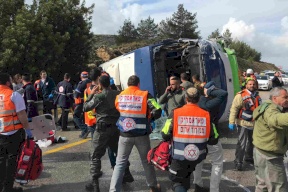 فيديو.. قتيلان و 41 جريحا في انقلاب حافلة للمستوطنين في القدس