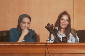 منى زكي تبكي على الهواء وتكشف عن مشكلة واجهتها في الطفولة