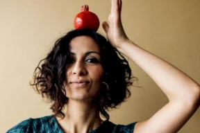 كاتبة بريطانية تدافع عن القضية الفلسطينية بوصفات طبخ