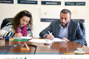 توقيع اتفاقية تطوير وشراكة تقنية بين إنجاز فلسطين وشركة بلو للتقنية والتطوير