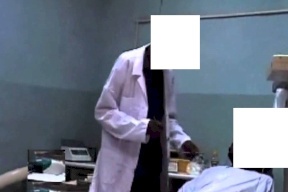 طبيب نسائي لن تصدق ماذا يفعل داخل عيادته !!!