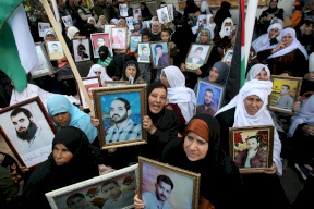 حكومة الاحتلال تصادق اليوم على خصم رواتب الشهداء والاسرى