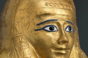 مصر تستعيد تابوتاً أثرياً مذهباً تم تهريبه لأميركا
