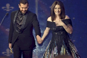 عمرو يوسف يشعل مواقع التواصل الاجتماعي بغزله في زوجته كندة علوش