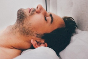 انقطاع النفس أثناء النوم يهدد قلوب البالغين