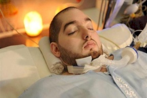 شاهد الأمير السعودي النائم منذ 14 عاما في أحدث ظهور له