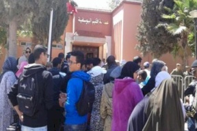 المغاربة غاضبون.. معلمة تتزوج تلميذاً يصغرها بـ10 سنوات