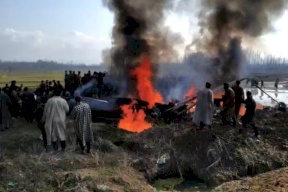 باكستان تعلن إسقاط طائرتين هنديتين وأسر طيار 