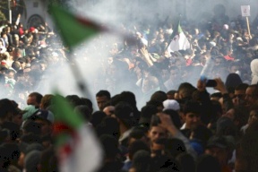 مظاهرات ضخمة غير مسبوقة في الجزائر ضد ترشح بوتفليقة