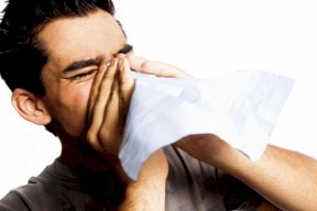 سيلان الأنف صباحًا.. علام يدل؟
