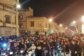 بوتفليقة يتعهد بتقصير ولايته.. وتظاهرات شبابية رافضة