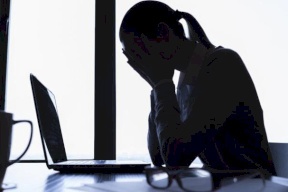 أكثر من نصف النساء على "فيسبوك" يتعرضن للتحرش