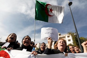 الجزائر.. "جمعة حسم" ودعوة لتظاهرات كبرى