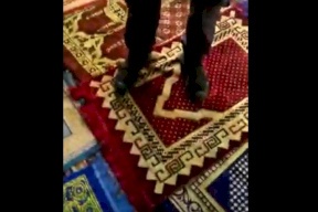 فيديو.. ضابط اسرائيلي يتجول "ببسطاره" في مسجد باب الرحمة 