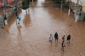 ارتفاع ضحايا الفيضانات في البرازيل إلى 12 شخصا