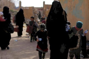 فرنسا تتسلم أطفالا من مخيمات في سوريا