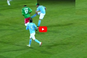 فيديو.. لاعب يكشف عن مؤخرته في مباراة الفيصلي والوحدات !
