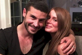 ممثل شهير يقاضي زوجته بسبب تسريبها صوراً فاضحة جداً لهما