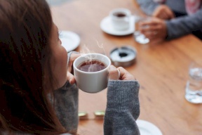 شرب الشاي أو القهوة ساخنين.. أخطر مما تتوقع