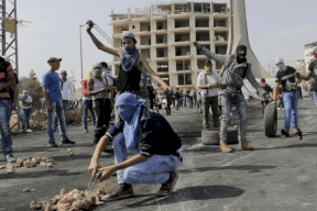 مواجهات عنيفة مع الاحتلال على المدخل الشمالي للبيرة