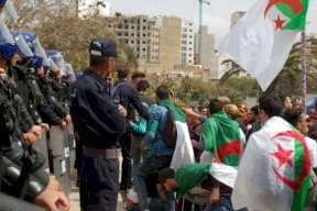 مُجدداً... الجزائريون يتظاهرون 