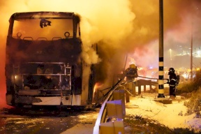 اشتعال حافلة مستوطنين في مدينة نابلس