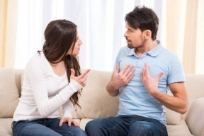 خطيبي لا يهتم بي.. ماذا أفعل؟