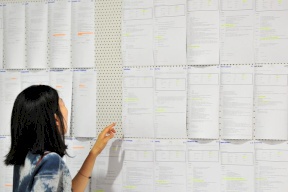 أستاذة جامعية تجبر طلابها على إنجاز أطروحة ابنتها