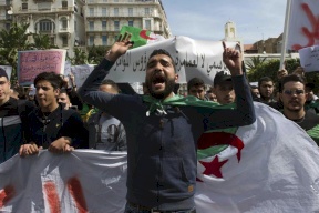الجزائر.. الحراك يتمسك بمطالبه "ترحلوا يعني ترحلوا"