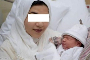 امرأة تلد مرتين في شهر واحد!