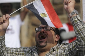 مصر.. السيسي يرفع الحد الأدنى لأجور العاملين بالدولة
