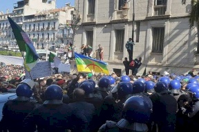 النيابة العامة الجزائرية تحظر السفر على عدد من الأشخاص