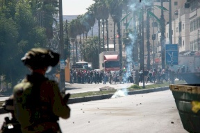 صور| اصابات في مواجهات عقب تشيع الشهيد محمد عدوان في قلنديا 