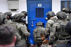 الأسرى يصعدون والسجون على وشك الانفجار