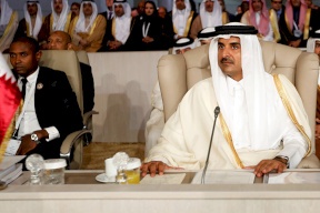 السبسي يوضح أسباب مغادرة أمير قطر القمة العربية