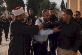 الأوقاف  تستنكر الاعتداء على حراسها في الاقصى وإبعاد أكثر من 50 منهم 