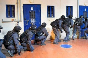 ادارة سجون الاحتلال ترد على مطالب الأسرى اليوم