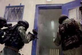  اقتحامات وضغوطات على الأسرى