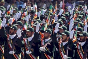 إيران تحذر من عواقب وخيمة: سنعامل القوات الأمريكية بالمنطقة كإرهابيين