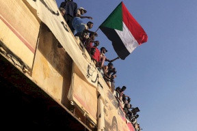 السودان.. فشل محاولة تفريق المتظاهرين بمحيط قيادة الجيش