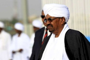 عمر البشير حاول الهروب إلى دولة خليجية