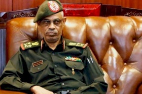 تطور متسارع في السودان.. ماذا اعلن الفريق عوض بن عوف؟ 