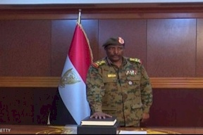 من هو رئيس المجلس العسكري الانتقالي الجديد في السودان؟