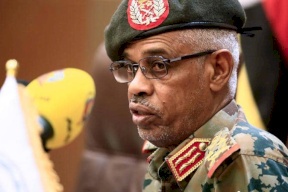 السودان.. إحالة عوض بن عوف وصلاح قوش إلى التقاعد