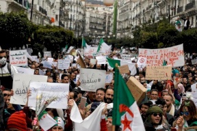 قوى الحراك الطلابية في الجزائر تدعو لإضراب مفتوح