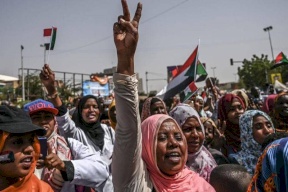 الآلاف يتدفقون على الاعتصام أمام مقر الجيش السوداني