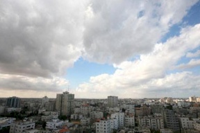 حالة الطقس: أجواء غائمة وباردة نسبيا