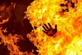 امرأة تحرق زوجها حيًا لهذا السبب!