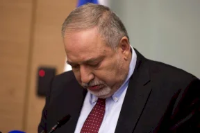 هل يعود ليبرمان لتولي وزارة الحرب مرة أخرى؟